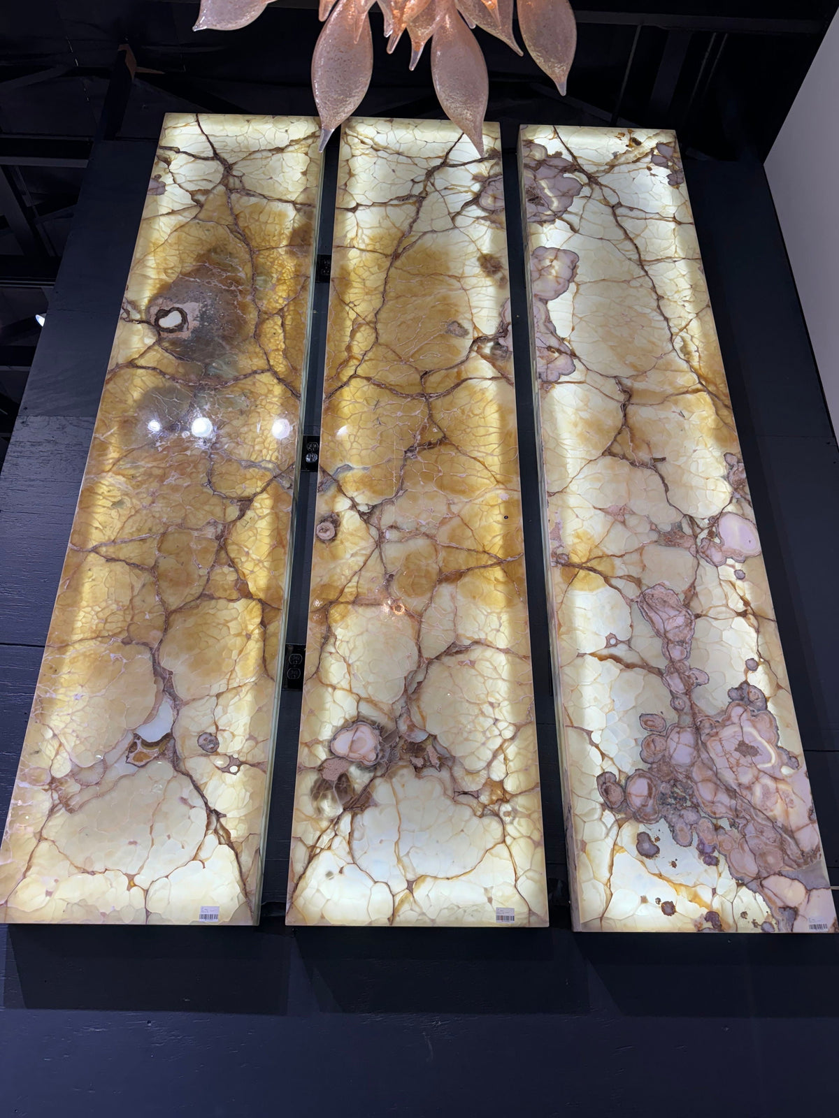 Rare Earth Gallery Pearlescent Onyx Wall Panel – Center