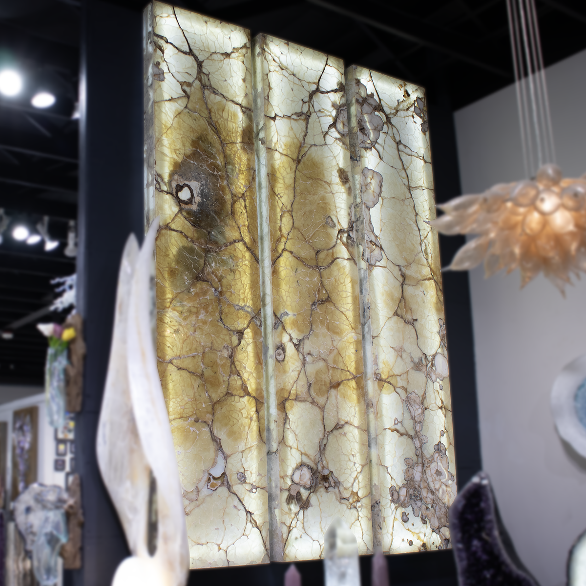Rare Earth Gallery Pearlescent Onyx Wall Panel – Left