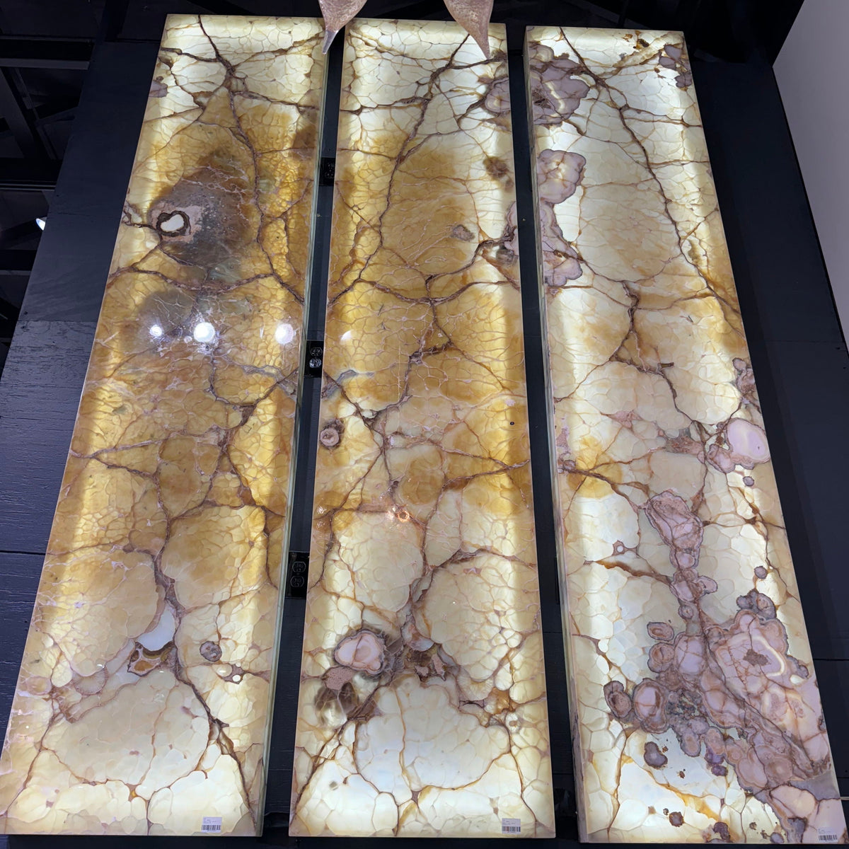 Rare Earth Gallery Pearlescent Onyx Wall Panel – Center