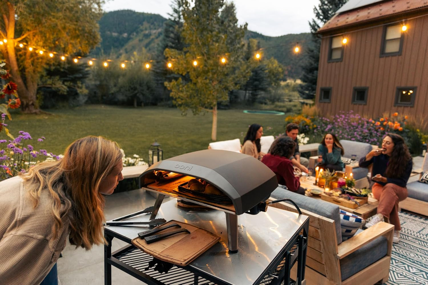 Ooni Koda 16 Propane Gas Pizza Oven – 16" Gas Powered Outdoor Oven with 28 Mbar Regulator and Gas Hose, Gas Powered Portable Pizza Oven - Foundry Black