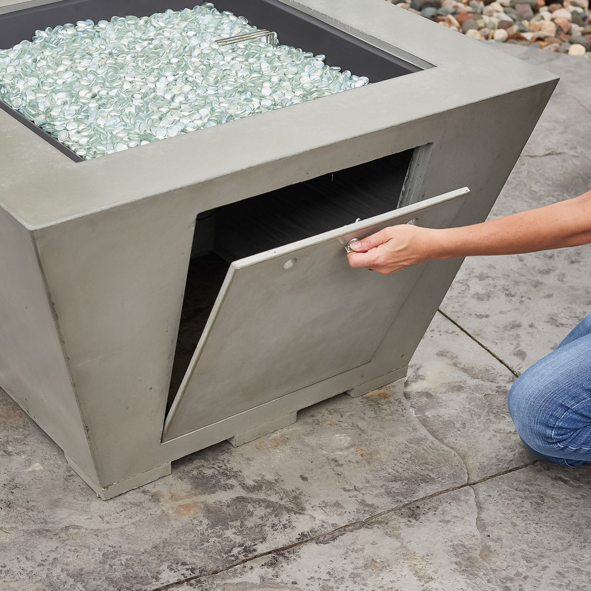 Outdoor GreatRoom Cove 37" Trapezoid Concrete Gas Fire Pit