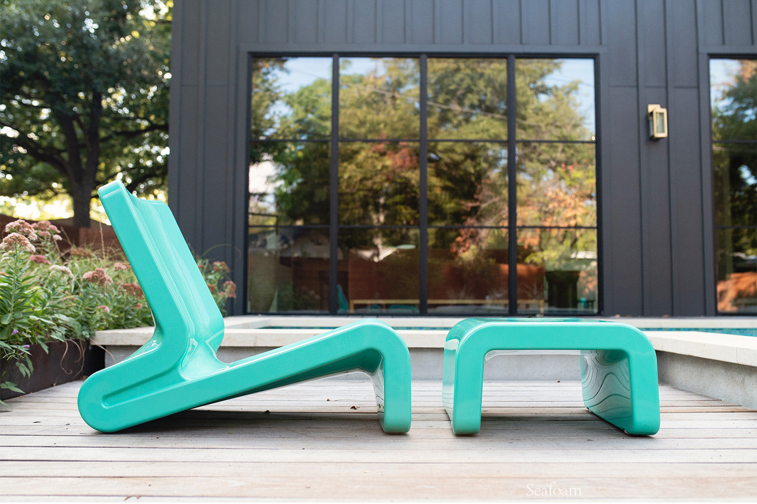 Tupelo Goods Line Lounge Chair – In-Pool & Outdoor Chair