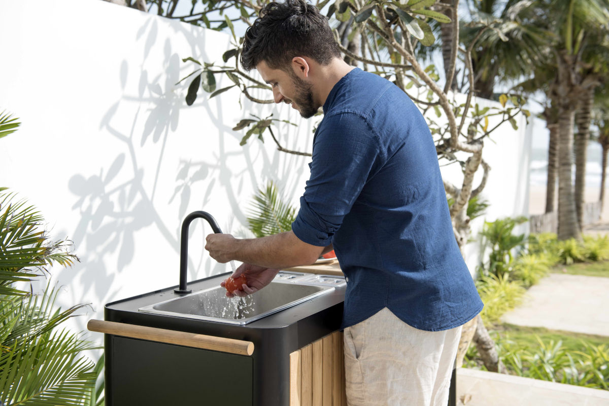 LifestyleGarden Portals Dark Outdoor Kitchen with FSC-Certified Teak, Sink & Tap