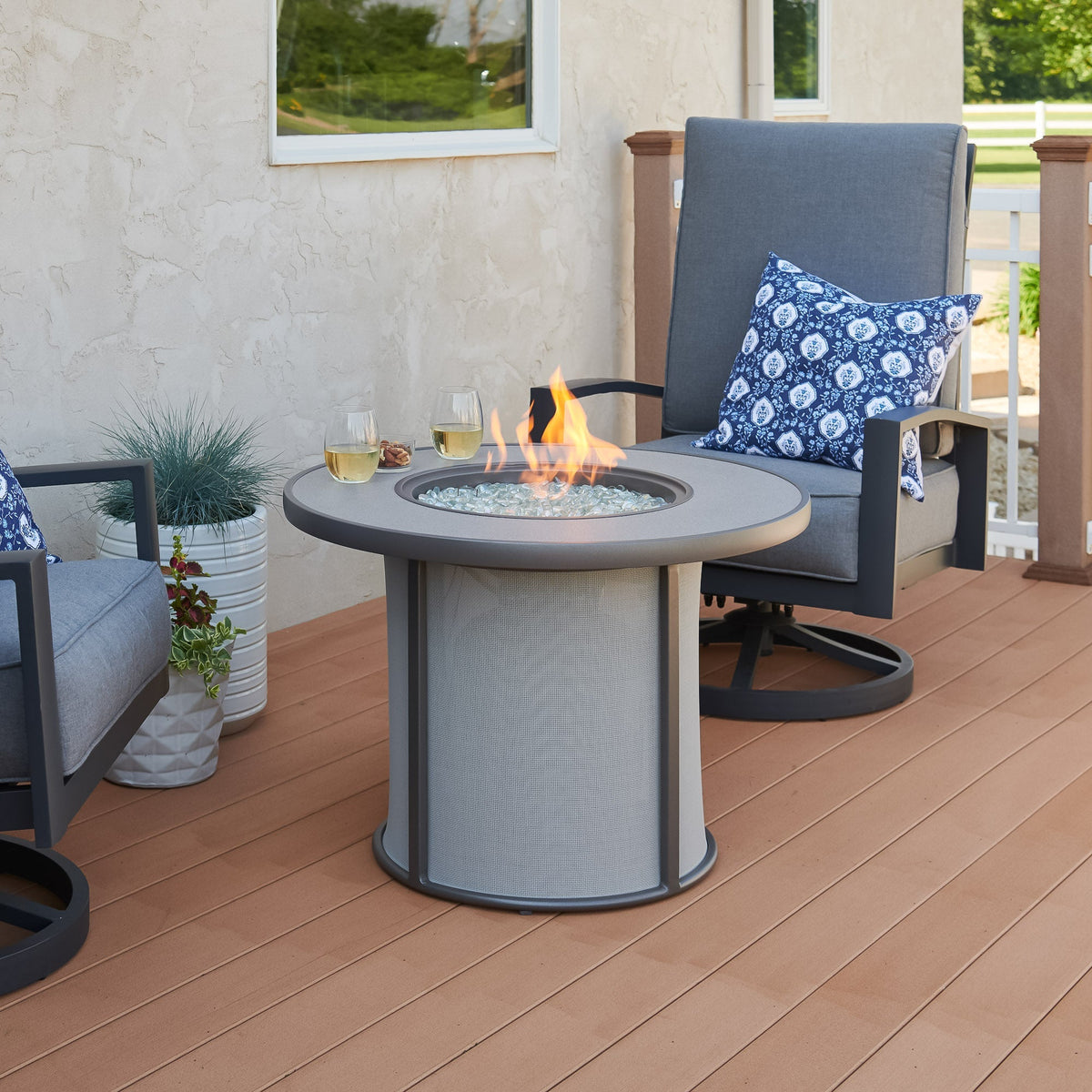 Outdoor GreatRoom Stonefire 32" Round Gas Fire Pit Table
