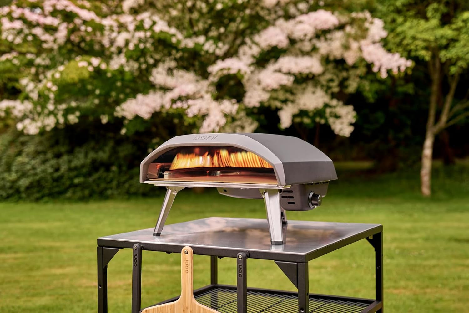 Ooni Koda 16 Propane Gas Pizza Oven – 16" Gas Powered Outdoor Oven with 28 Mbar Regulator and Gas Hose, Gas Powered Portable Pizza Oven - Foundry Black