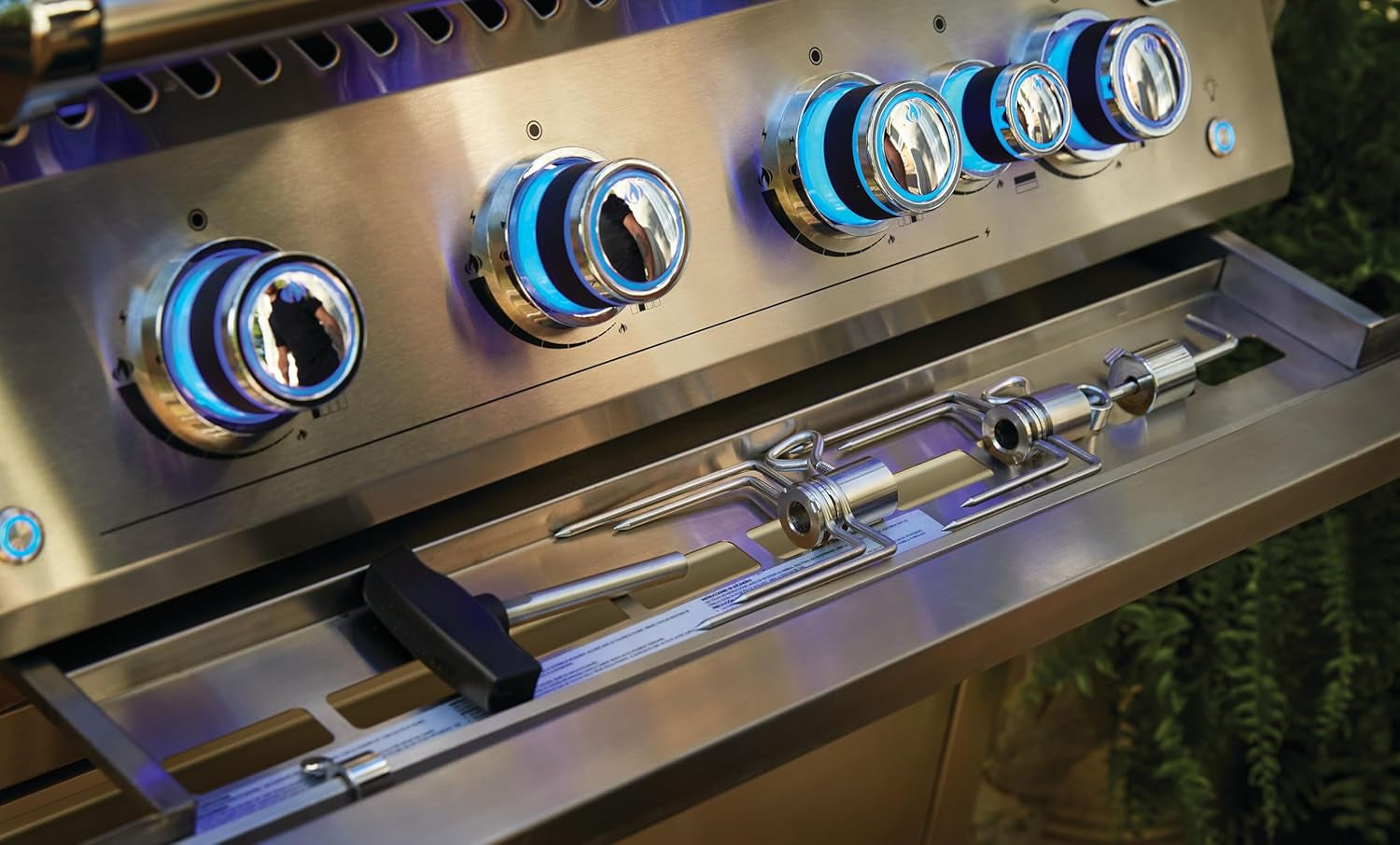 Built-In 700 Series 32-Inch Natural Gas Grill Head with Infrared Rear Burner - BIG32RBNSS-1-4 Main Burners, Infrared Rear Burner, Stainless Steel, Included Rotisserie Kit
