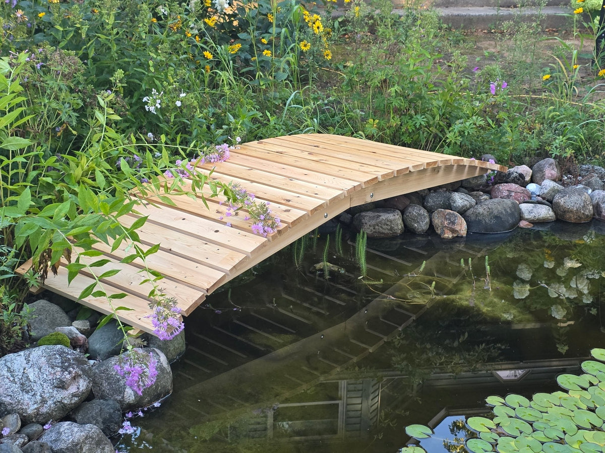 Cedar Creek 8-Ft White Cedar Garden Bridge