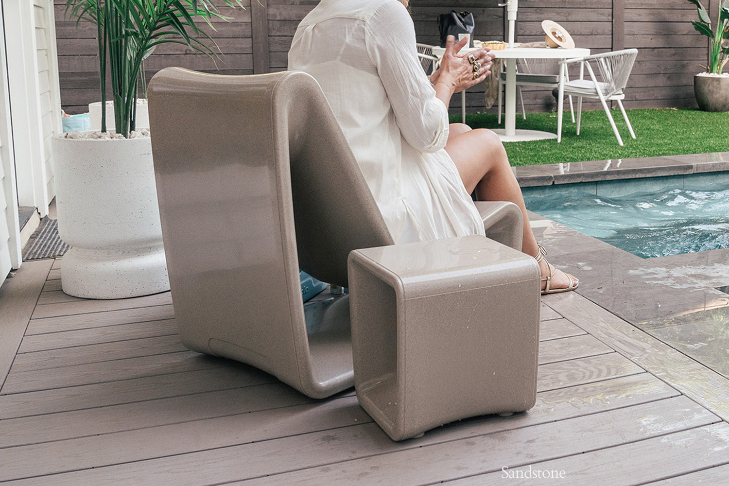 Tupelo Goods Loop Outdoor Side Table – In-Pool & Patio Table