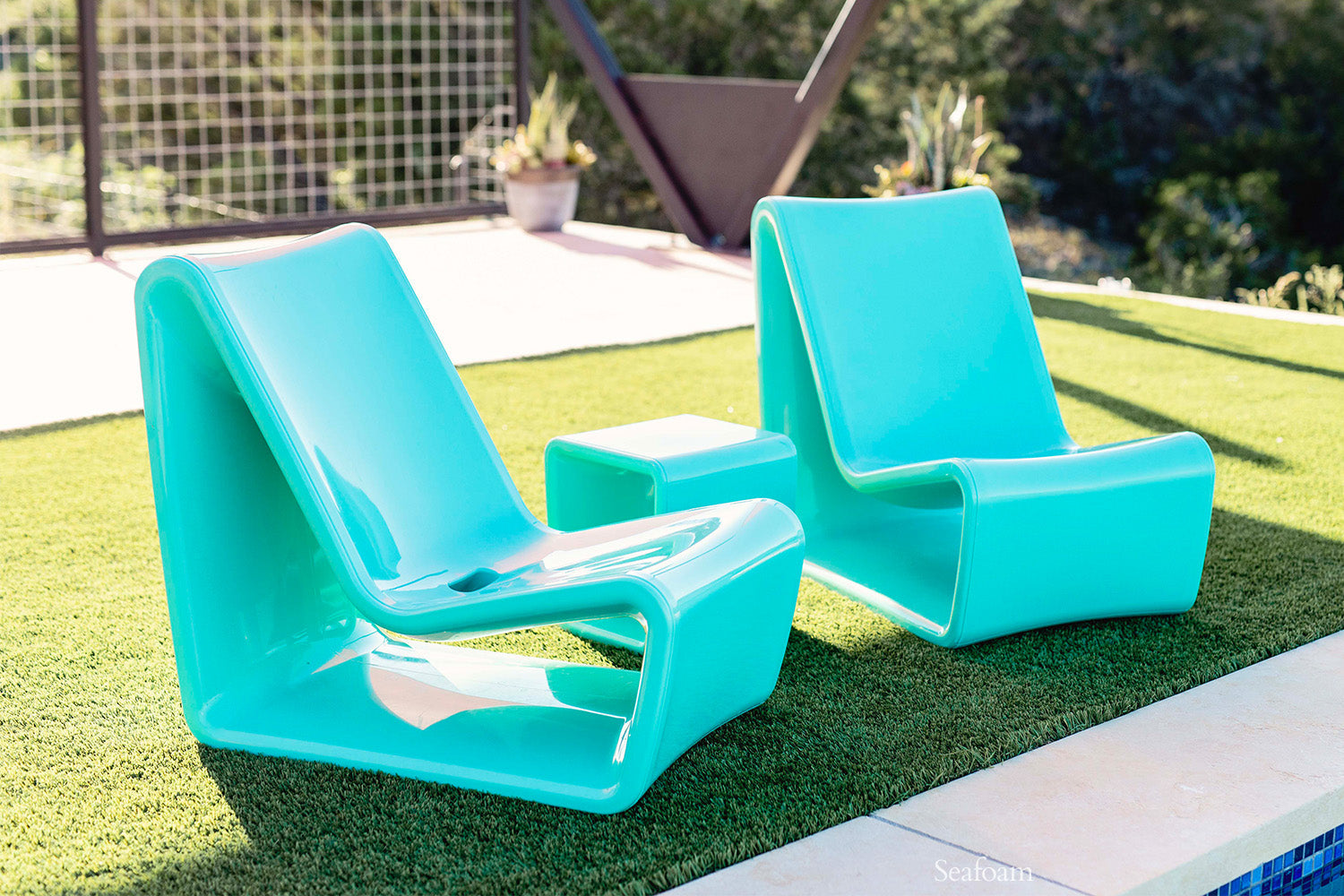 Tupelo Goods Loop Outdoor Side Table – In-Pool & Patio Table
