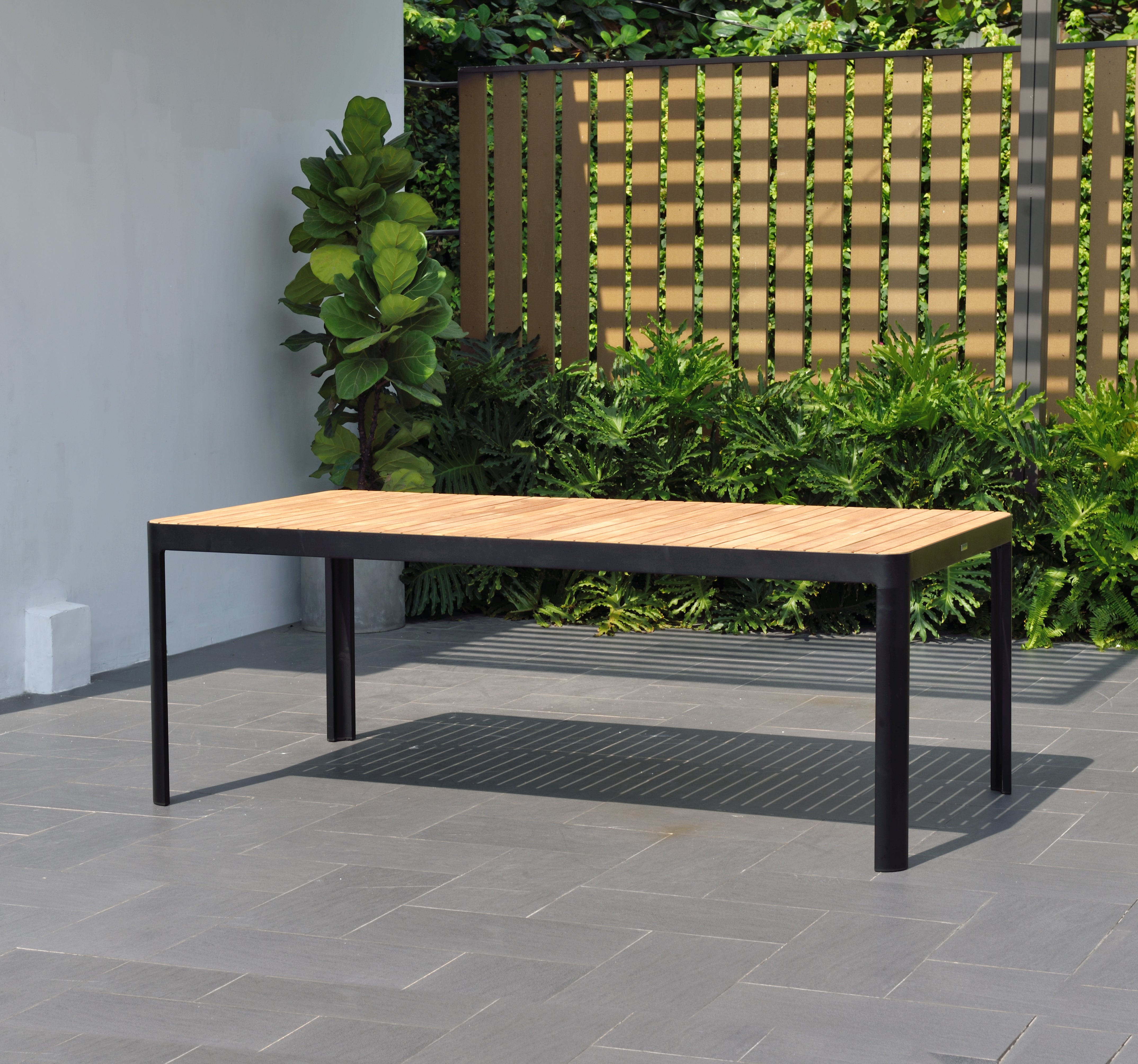LifestyleGarden Portals &amp; Nassau 6–8 Person Outdoor Dining Set
