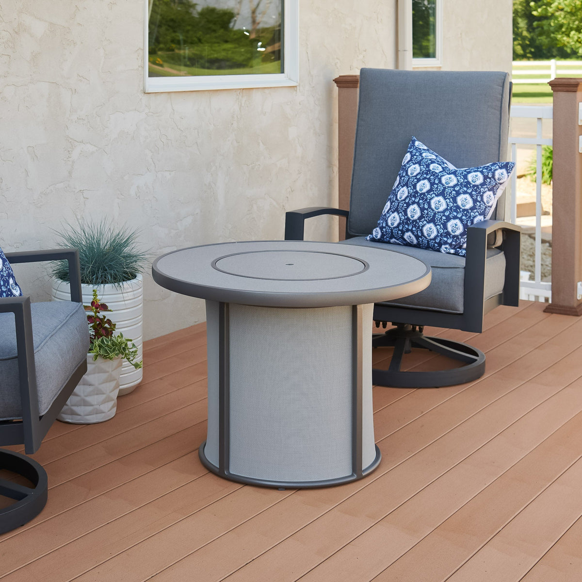 Outdoor GreatRoom Stonefire 32" Round Gas Fire Pit Table