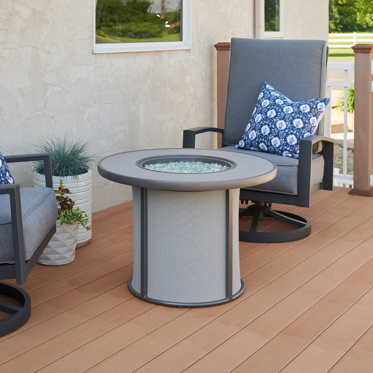 Outdoor GreatRoom Stonefire 32" Round Gas Fire Pit Table