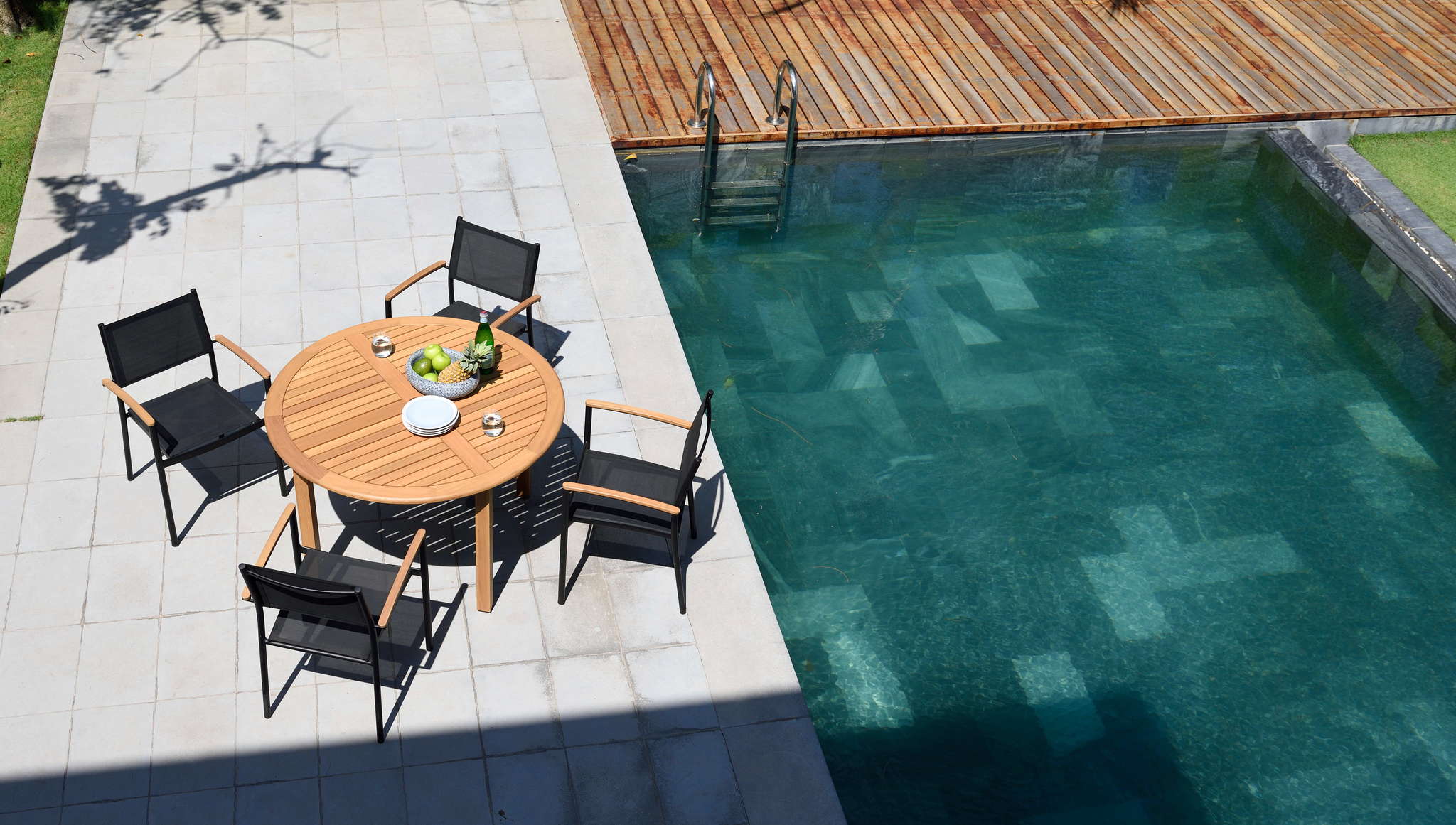 Amazonia Oldbury 47-Inch FSC Hardwood Round Outdoor Dining Table
